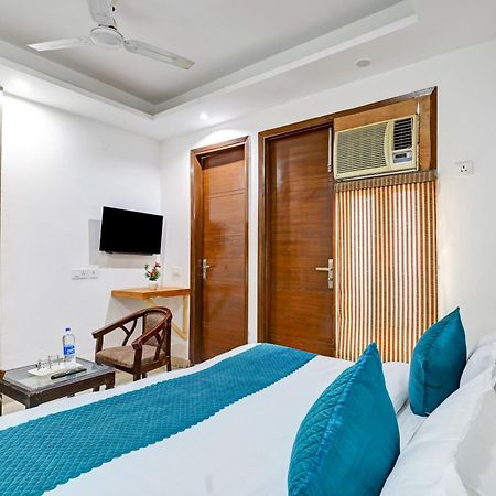 Hotel Aron By The Premium Villa Új-Delhi Kültér fotó