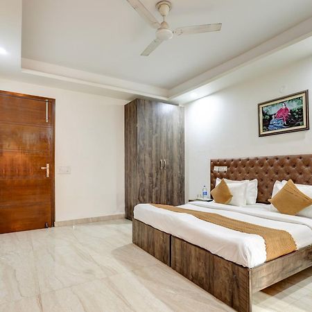 Hotel Aron By The Premium Villa Új-Delhi Kültér fotó