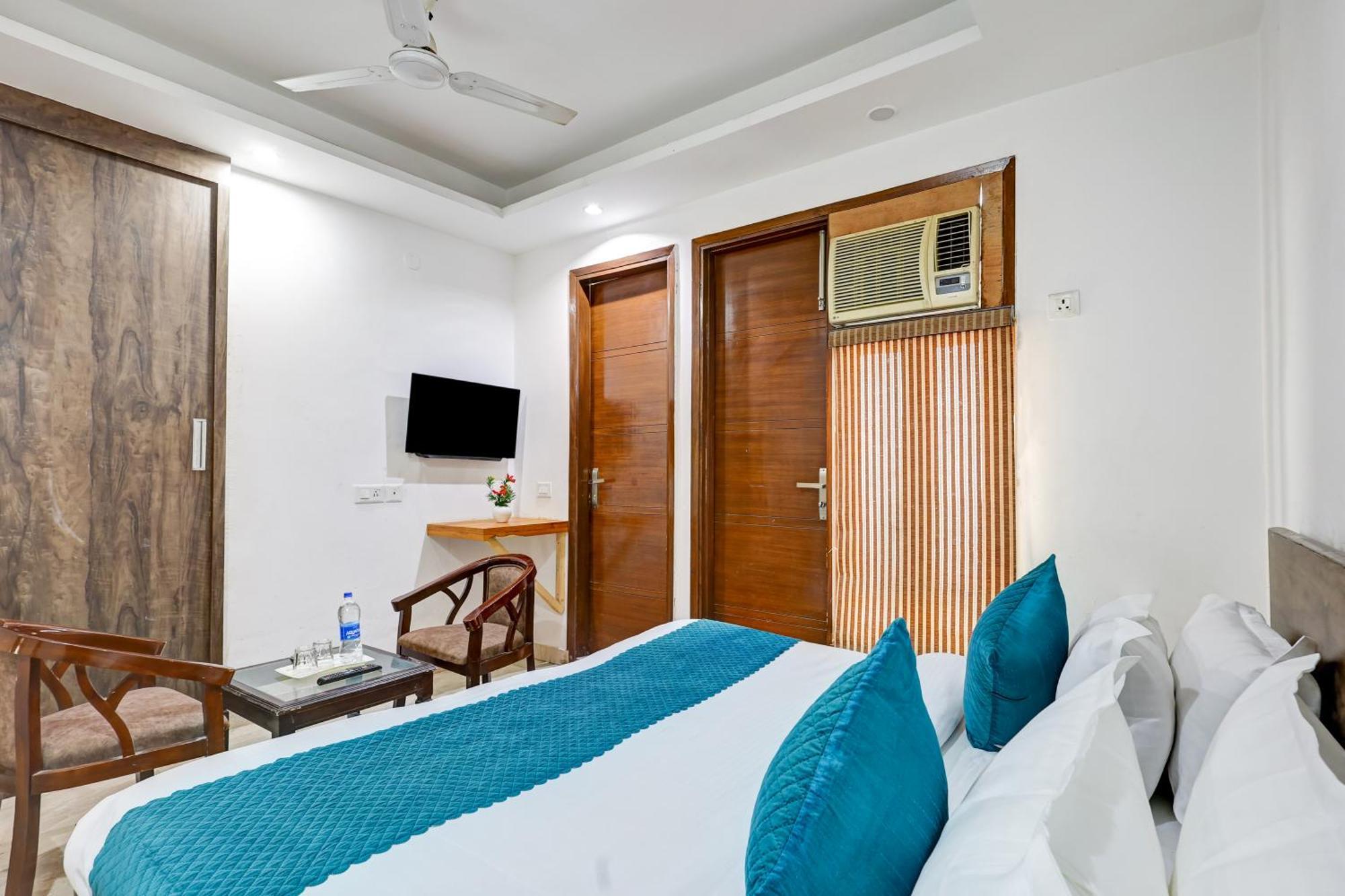 Hotel Aron By The Premium Villa Új-Delhi Kültér fotó