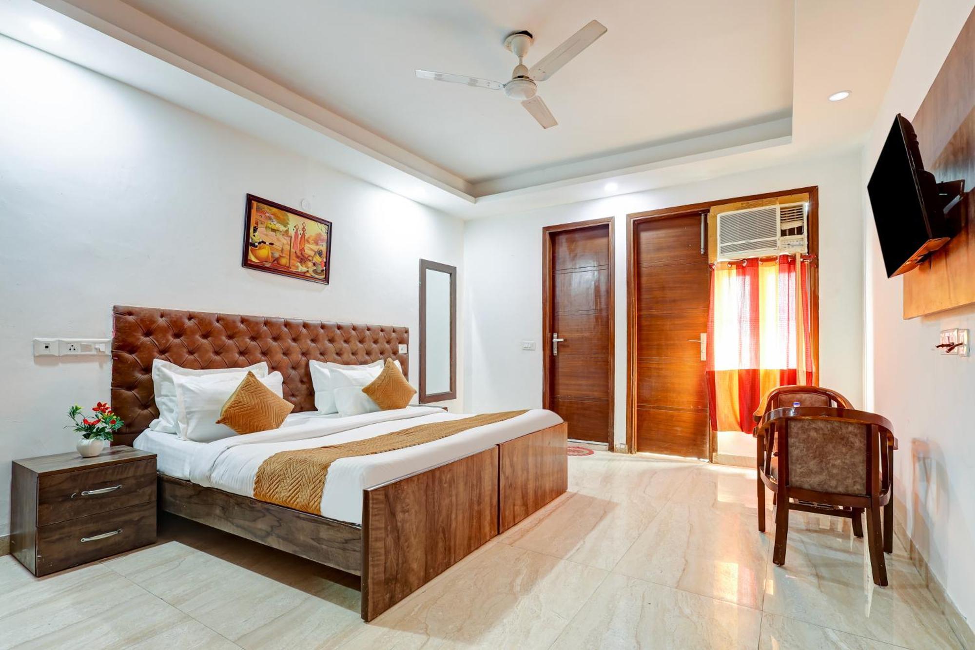 Hotel Aron By The Premium Villa Új-Delhi Kültér fotó