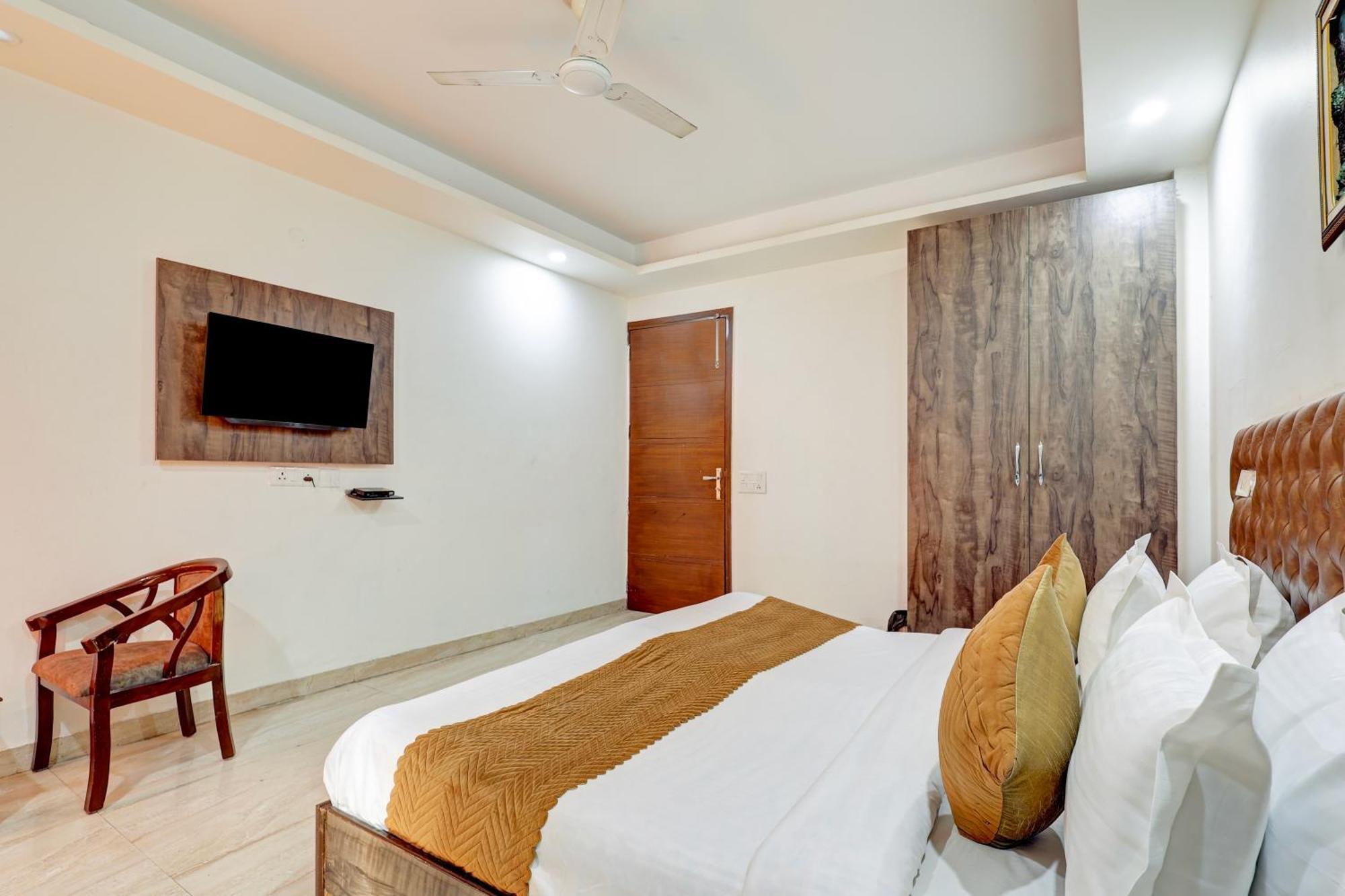Hotel Aron By The Premium Villa Új-Delhi Kültér fotó