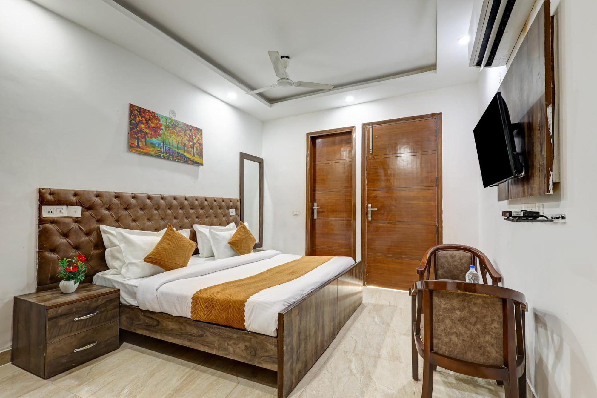 Hotel Aron By The Premium Villa Új-Delhi Kültér fotó