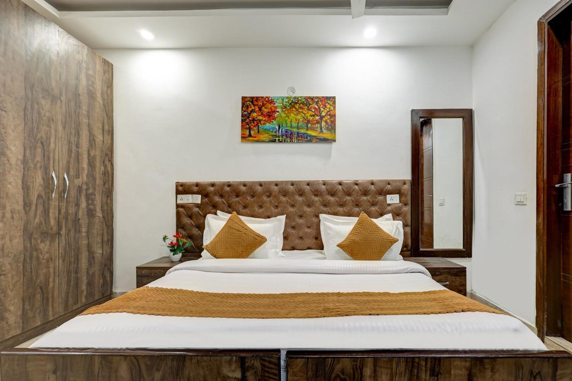 Hotel Aron By The Premium Villa Új-Delhi Kültér fotó