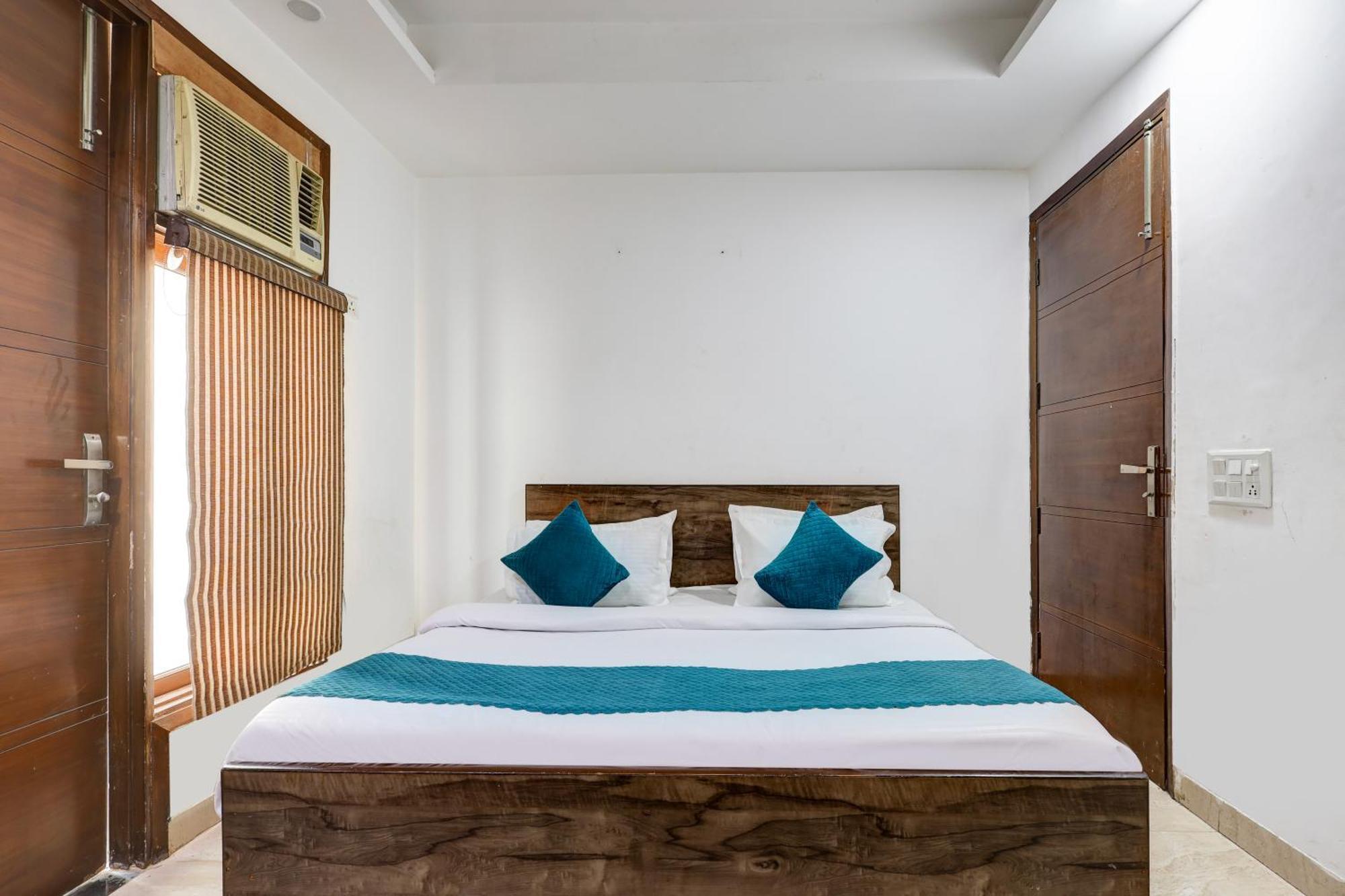 Hotel Aron By The Premium Villa Új-Delhi Kültér fotó