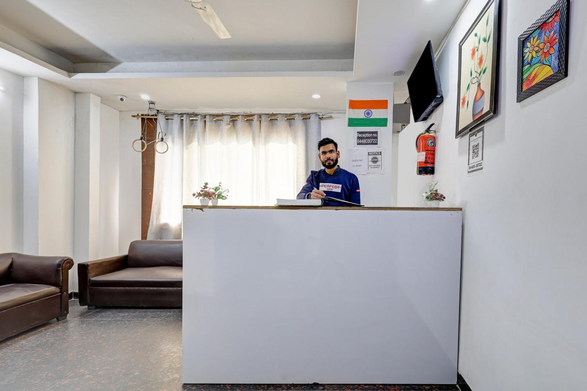 Hotel Aron By The Premium Villa Új-Delhi Kültér fotó