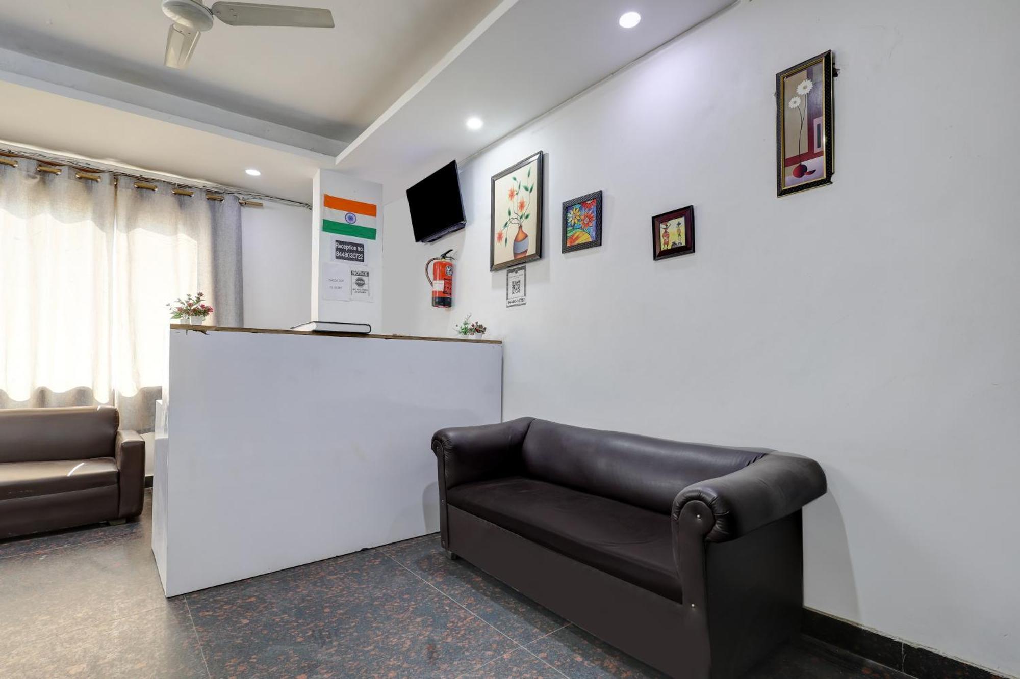 Hotel Aron By The Premium Villa Új-Delhi Kültér fotó