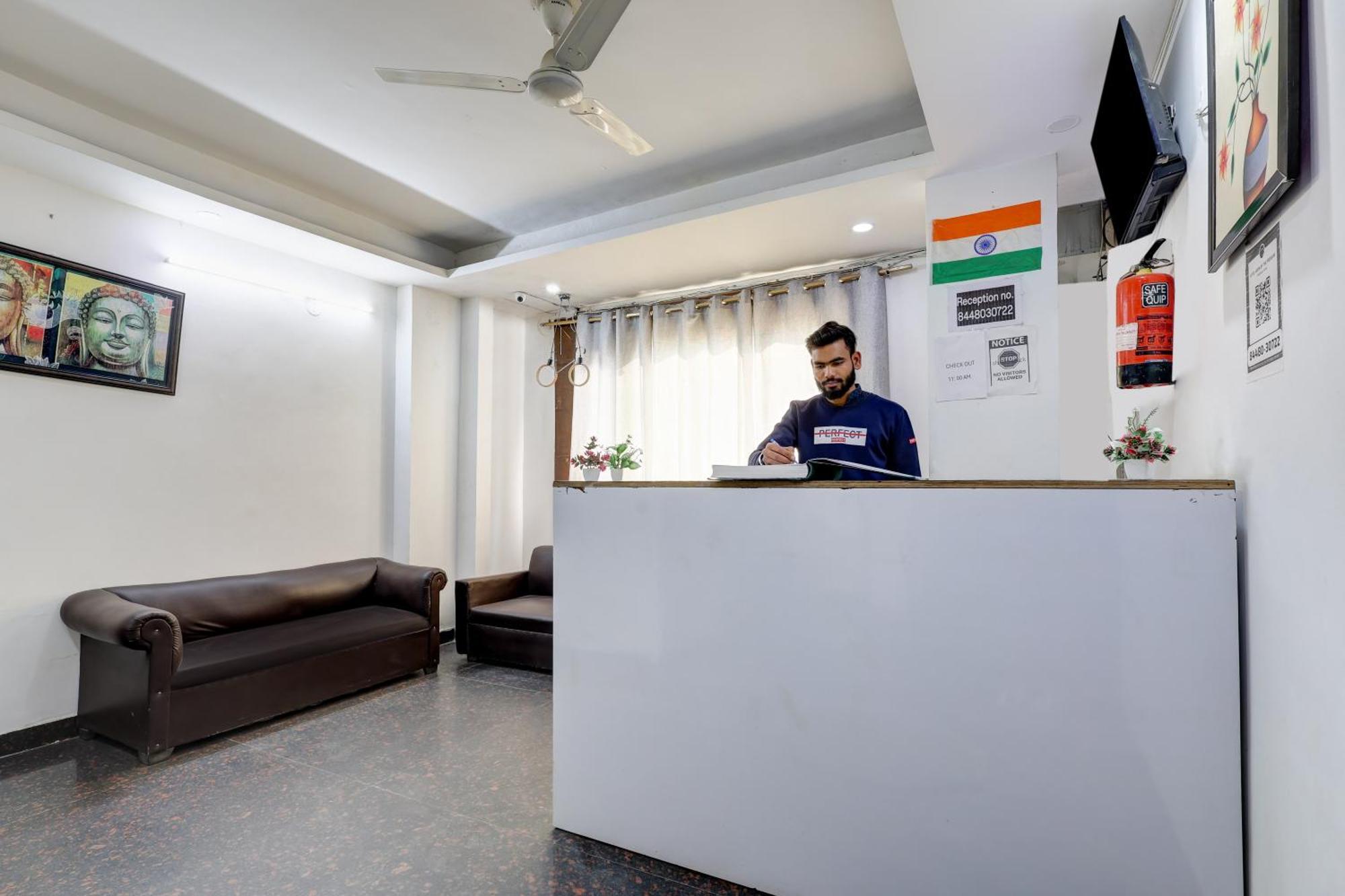 Hotel Aron By The Premium Villa Új-Delhi Kültér fotó