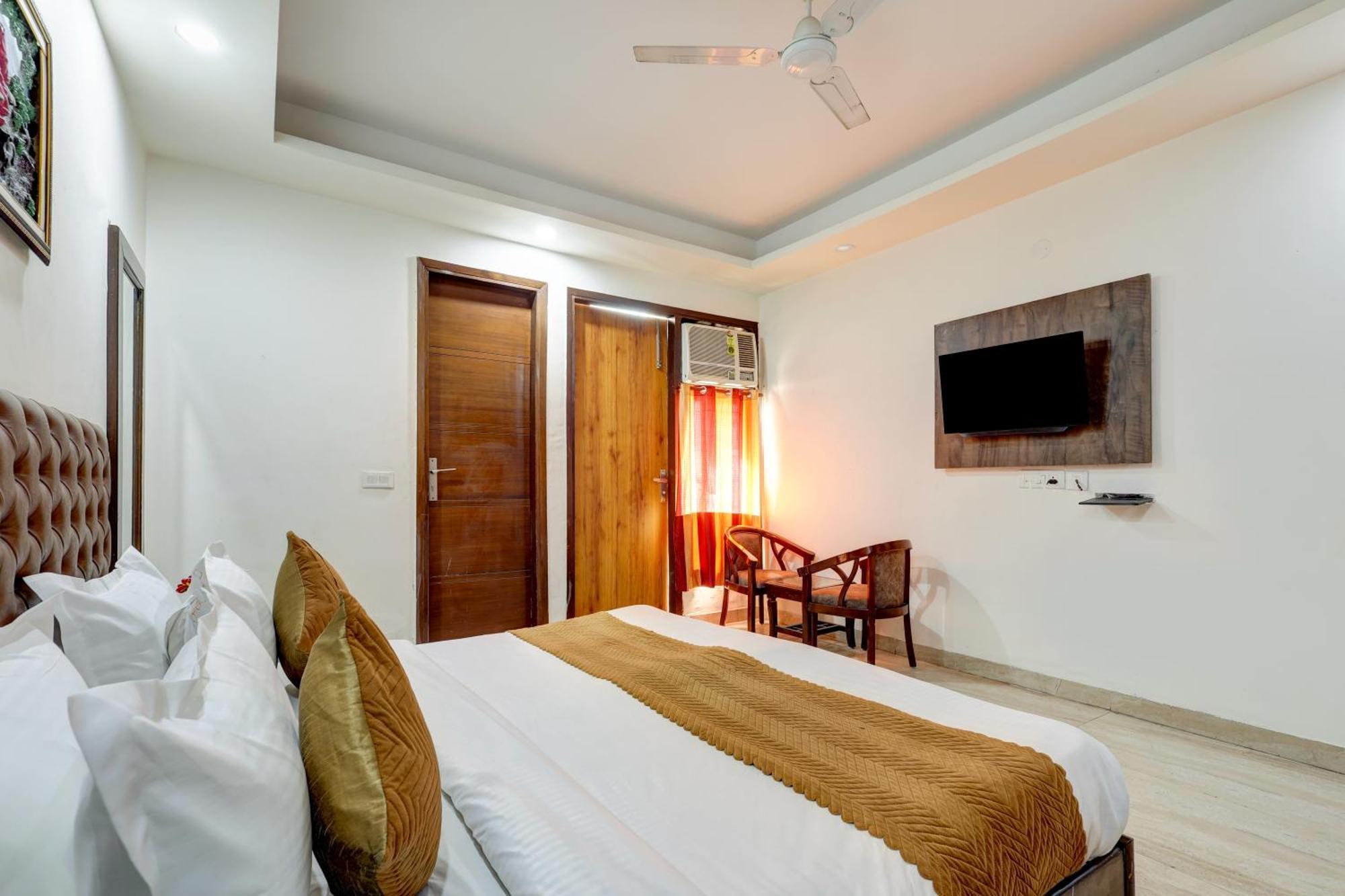 Hotel Aron By The Premium Villa Új-Delhi Kültér fotó