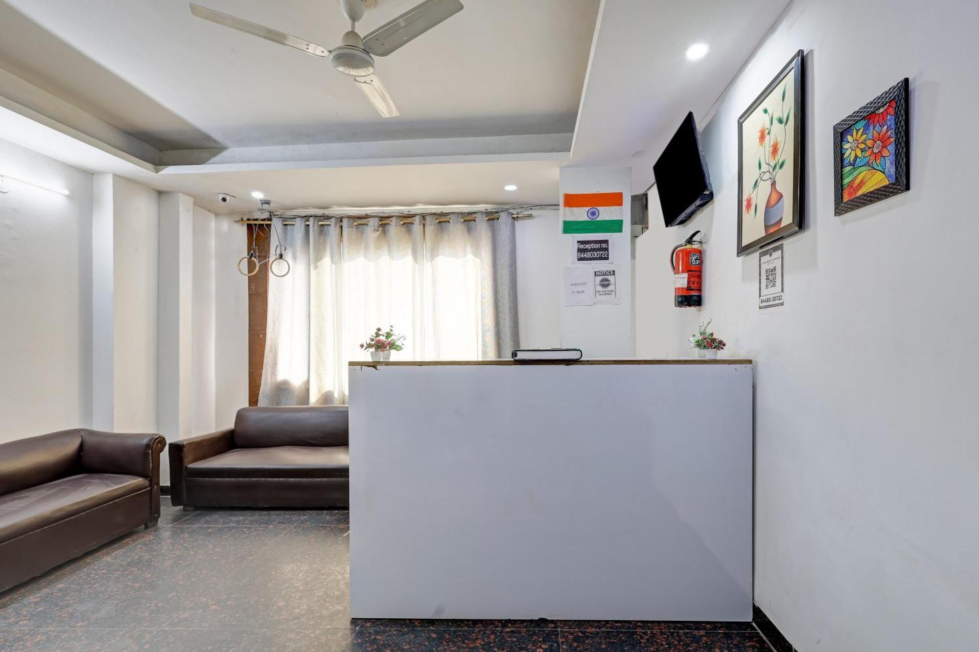 Hotel Aron By The Premium Villa Új-Delhi Kültér fotó