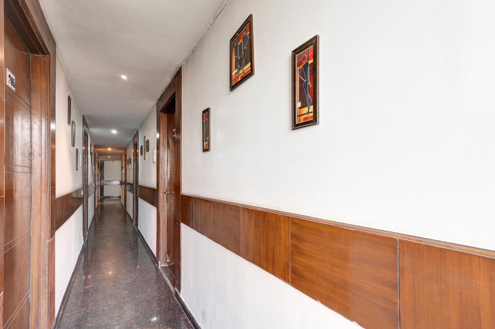 Hotel Aron By The Premium Villa Új-Delhi Kültér fotó