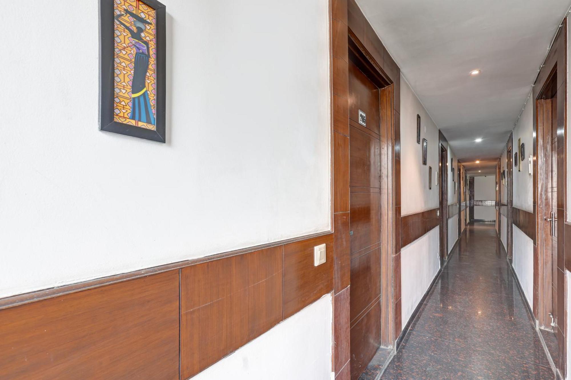 Hotel Aron By The Premium Villa Új-Delhi Kültér fotó