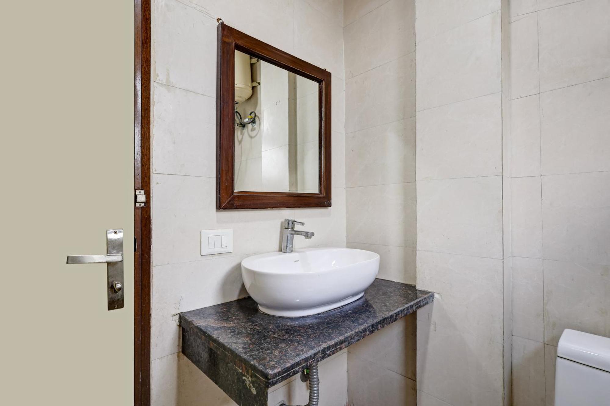 Hotel Aron By The Premium Villa Új-Delhi Kültér fotó